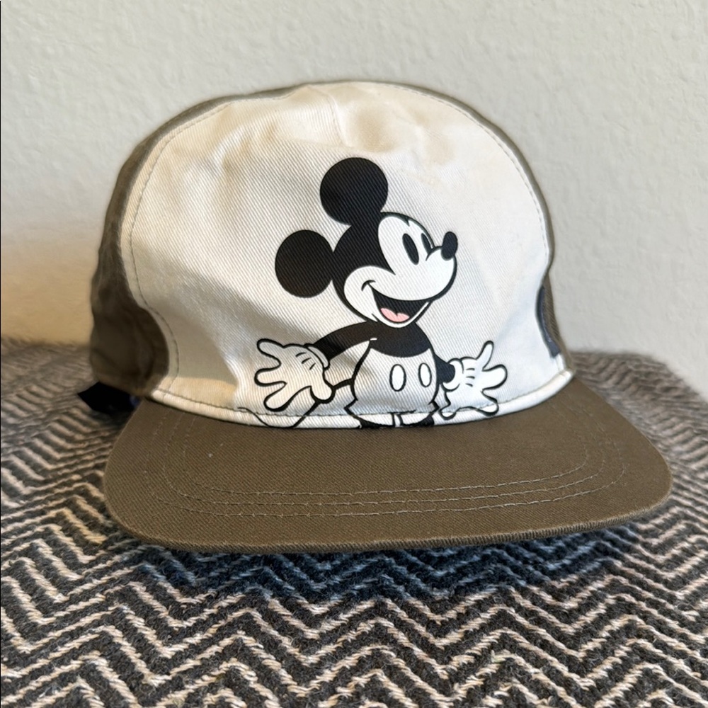 🖤🤍Infant- Mickey Mouse Cap in White and Olive